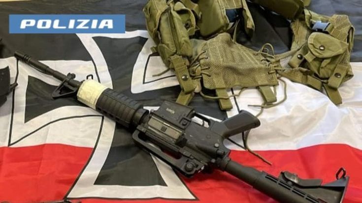 Ragazzi neofascisti incitano all’odio razziale, perquisito un sedicenne fiorentino