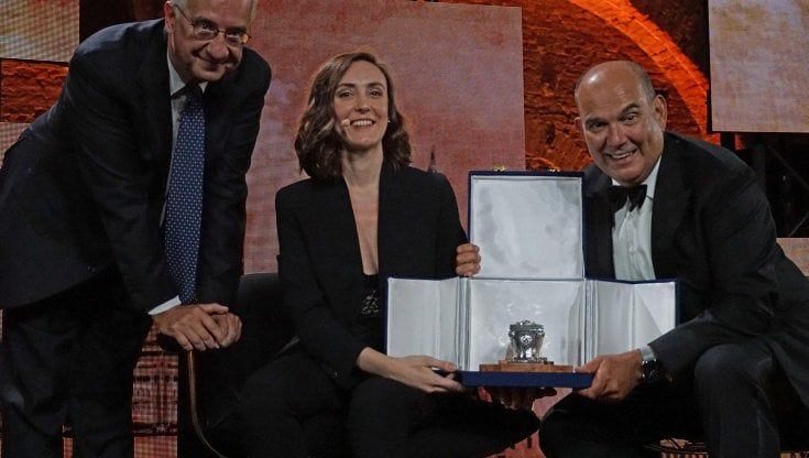 Giulia Caminito, vincitrice del Campiello: "Ragazze studiate, è questo il segreto del mio successo"