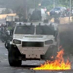 Venezuela nel caos: abbandona l'Organizzazione stati americani. Nuovi morti negli scontri