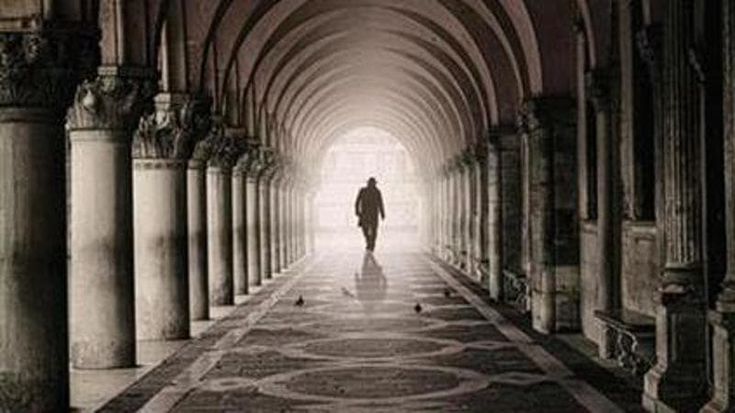 Neanche un prete per indagar. Il nuovo romanzo di Giovanni Grasso