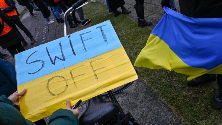 Swift e le sanzioni: che cos'è il sistema bancario da cui la Russia potrebbe essere esclusa