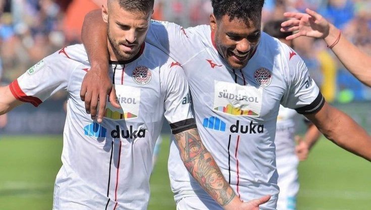 Serie B: il Benevento si fa riprendere dal Sudtirol, il Como sorpassa il Perugia