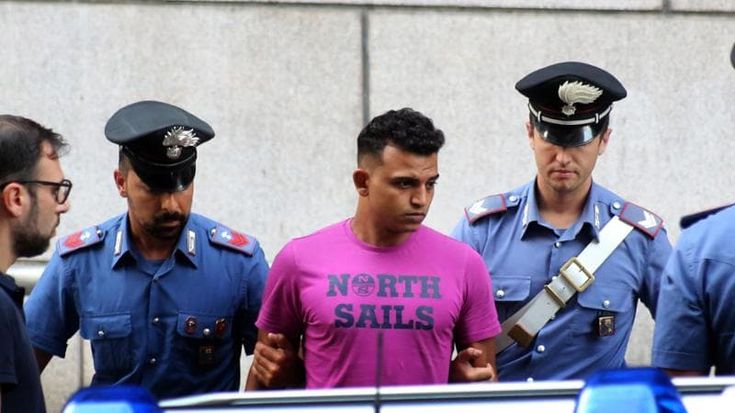 “Ucciso a coltellate, chiuso in una valigia, decapitato e mutilato sulla spiaggia poi gettato in mare”. Confessano i due assassini del 18enne egiziano