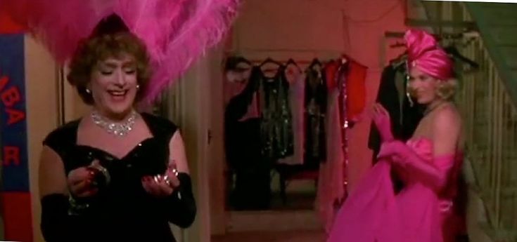 Gay al cinema, le macchiette della commedia: un doc racconta vent'anni di stereotipi