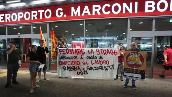 La protesta in aeroporto dopo la morte di Alfredo Morgese: “Serve una legge sul reato di omicidio sul lavoro”
