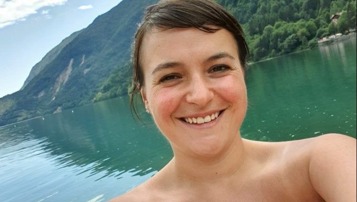 Parigi, una ragazza toscana investita e uccisa da un monopattino pirata. Derubata quando era a terra incosciente