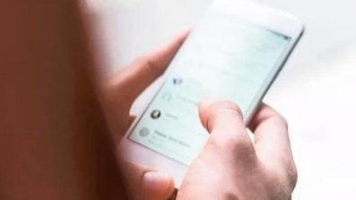 Vuole sposarla ma lei non ci sta, la perseguita con migliaia di telefonate e appostamenti: condannato per stalking ed espulso un 35enne