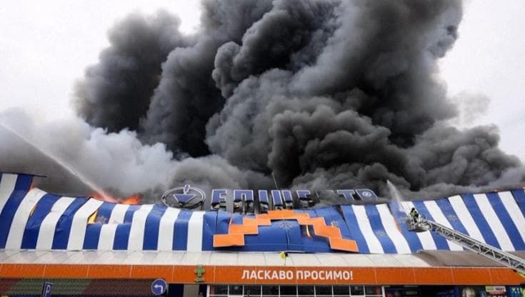 Ucraina, attacco di droni russi contro un centro di articoli per la casa a Zaporizhzhia
