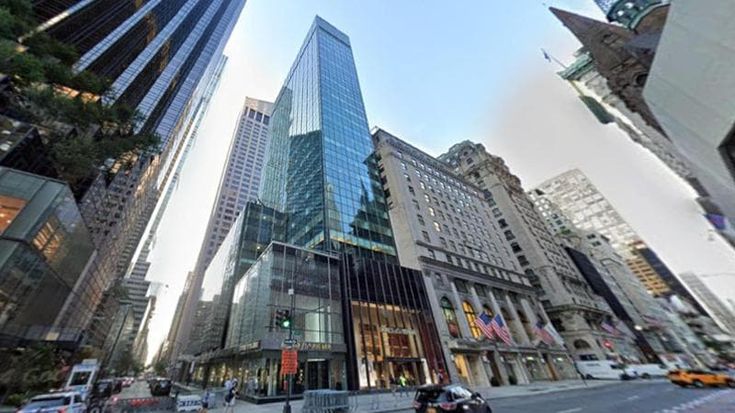 Il colosso del lusso Kering cede l'iconico palazzo su Fifth Avenue per 690 milioni