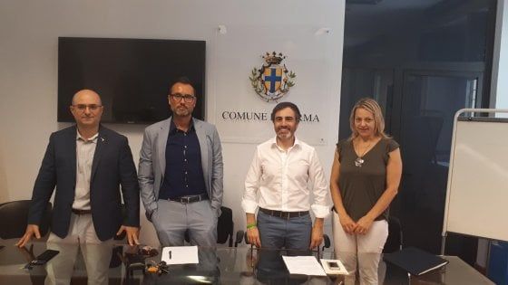 Lega: "Pizzarotti trascura Parma". Il sindaco: "Scimmiottano Salvini"
