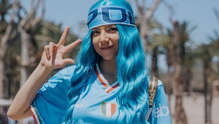 Febbre scudetto al Comicon: cosplayer in maglia azzurra. Boom per il fumetto su capitan Di Lorenzo
