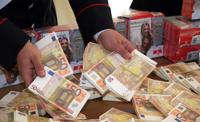Maxisequestro di euro fasulli<br />in manette banda di falsari