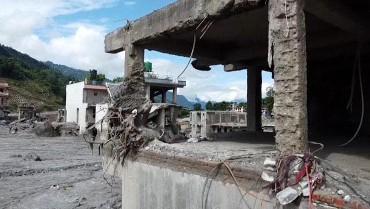 Nepal: la devastazione nel villaggio di Devighat ripresa dal drone