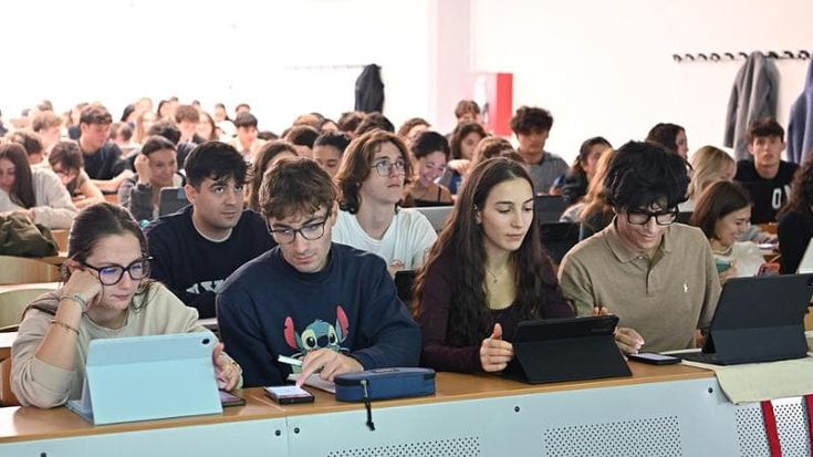 L’allarme degli universitari toscani: “A rischio 5mila borse di studio”