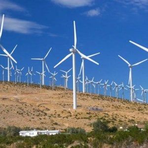 Enel, vende impianti per 1,35 miliardi  e scopre il finanziamento "rinnovabile"