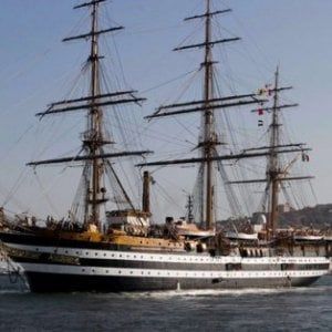 Castellammare, ingressi a numero chiuso per l'Amerigo Vespucci