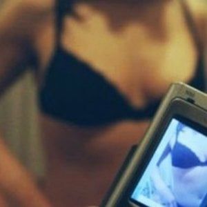 Compiti fatti per non diffondere le foto osé, a processo due ventenni ricattatori