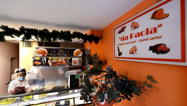 Commercio, chiude la salumeria Da Paola: bottega storica della Ghiaia - foto 