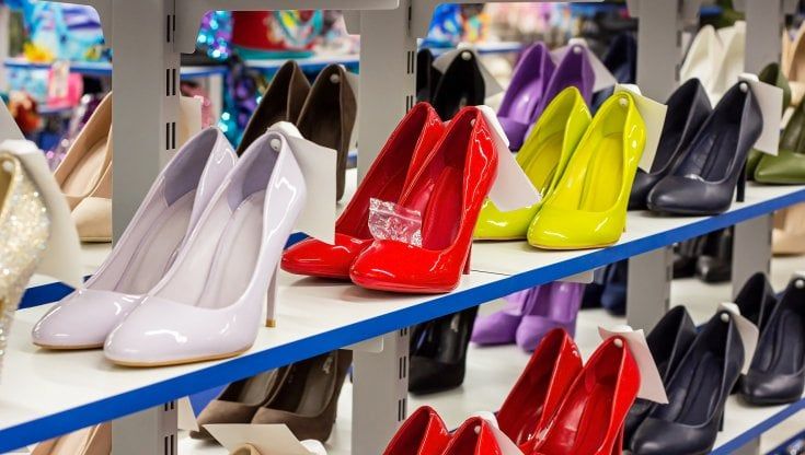 I danni economici del mercato del falso per l'industria della moda: oltre 4 milioni di articoli sequestrati nel 2021
