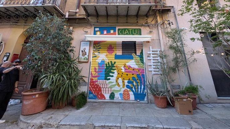 Blitz in centro storico, chiuse 17 botteghe dell’associazione Alab