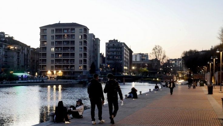 L'assedio delle varianti attorno a Milano: pesa l'indice Rt arrivato a 1,34 e l'aumento dei contagi