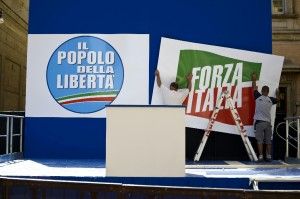 Manifestazione pro Berlusconi"Palco abusivo", i vigili multano
