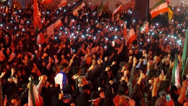 Iran: migliaia in piazza per protestare contro il blocco di Hormuz imposto da Trump