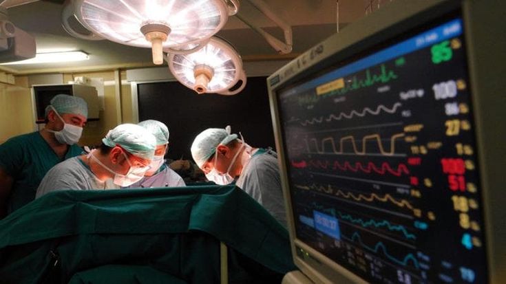 Bimbo in attesa di cuore: i silenzi dell’ospedale, per un mese ha taciuto la verità sul trapianto