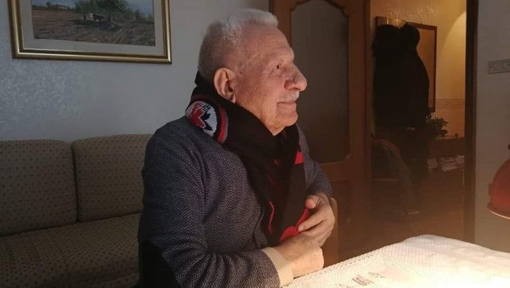 Nonno Ciccio guarisce dal Covid a 100 anni. Uno dei nipoti si è contagiato per curarlo: stanno bene entrambi