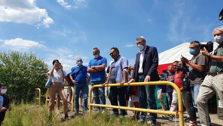 Ceriano Laghetto, Landini alla Gianetti Ruote tra gli operai licenziati: “La vostra battaglia è di tutti i lavoratori”