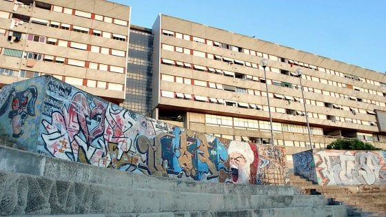 Roma, Corviale tra abusivi e droga: il chilometro di cemento dove detta legge "er Palletta"