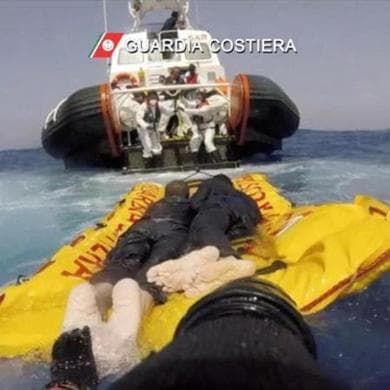 Il naufragio di Lampedusa, trovati i corpi di sette dispersi. Alarm phone: “Le autorità siano chiamate a rispondere di queste morti”