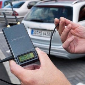 Torino: usava un telecomando elettronico per aprire le auto e svaligiarle