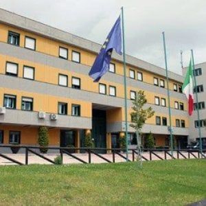 Carcere di Avellino, marijuana nel pacco di Natale per un detenuto: denunciata la moglie