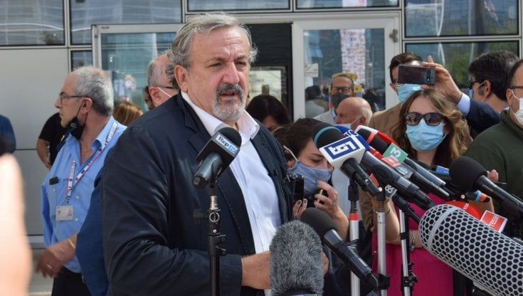 Puglia, guerra in Regione: Emiliano rompe il patto con il centrodestra sulla sfiducia a Clemente (Azione)