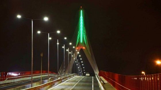 Bari, luci a led in tutte le piazze e le strade: il Comune risparmierà un milione