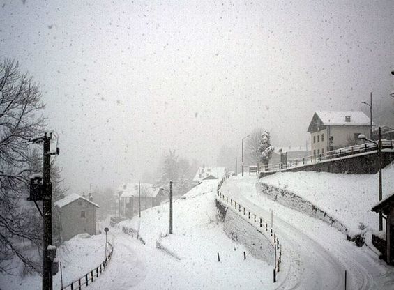 Freddo e neve in Lombardia: la Valtellina imbiancata