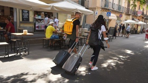 Bruxelles sblocca i fondi: via ai voucher per i turisti. I tour operator: "È tardi"