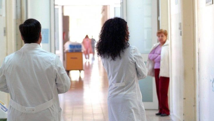 Tornano le visite dei familiari nei reparti ospedalieri non Covid