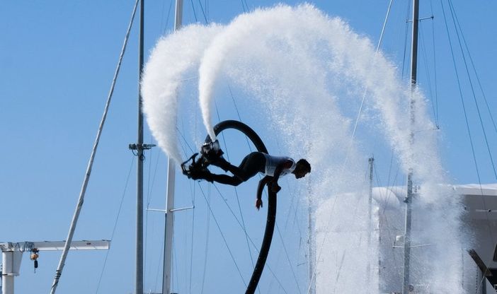 Salone Nautico, sole e visitatori. Il sindaco Bucci: "Aperto al 100%"