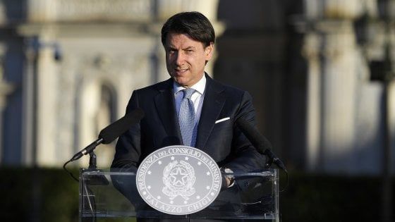 Taglio dell'Iva, Salvini: "Ogni taglio delle tasse ha l'appoggio della Lega". Gentiloni: "Valuteremo la proposta quando arriverà"