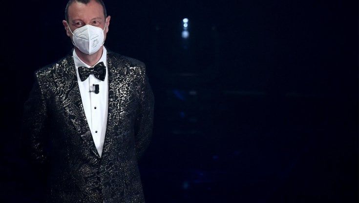 Sanremo 2022, niente autografi né selfie, pasti solitari: il protocollo antiCovid per gli artisti
