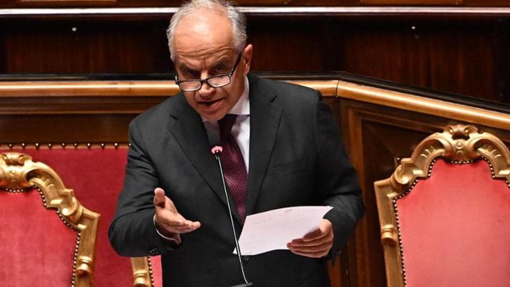 Inchiesta hacker, Piantedosi: “Furto dati per attaccare avversari politici alterando le regole della democrazia, 33 mila attacchi gravi dal 2022. Severi con i responsabili”