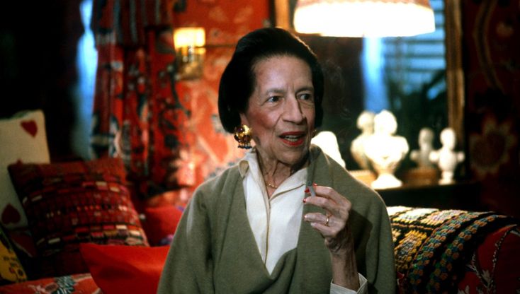 32 anni fa moriva Diana Vreeland, la dea della moda. La sua storia in immagini