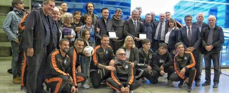 La Nazionale cantanti in campo in Terrasanta: un calcio al pallone e alle divisioni