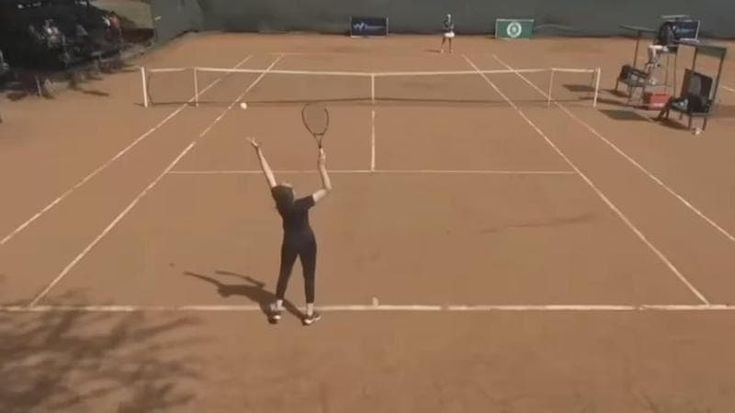 La tennista che non sa giocare al torneo di Nairobi: come ha ottenuto l’invito