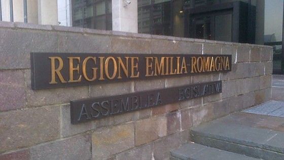 Sex toys, cene e trasferte. Spese pazze in Regione Emilia, 42 avvisi di fine indagine