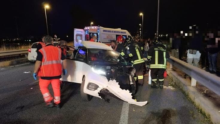 Bari, ragazza di 16 anni a bordo di una minicar vittima di uno scontro con un’auto: grave l’amica