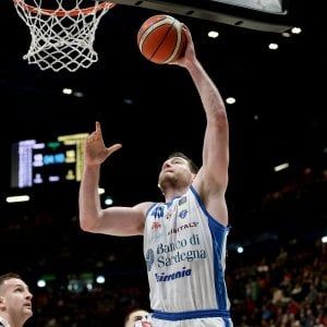 Basket, Europe Cup: Sassari si regala la prima finale, niente miracolo per Varese