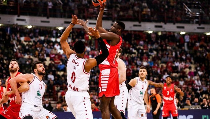 Eurolega, l'Olimpia Milano fa un passo indietro: l'Olympiacos vince 82-66